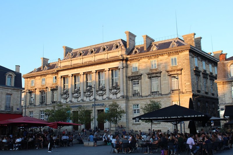 Immobilier à Bordeaux – vue sur le bâtiment de l’Université à Bordeaux