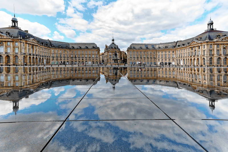 loi pinel bordeaux - le miroir d'eau place de la Bourse à Bordeaux