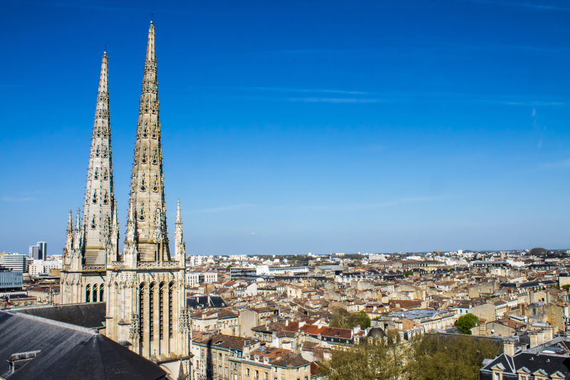 investir bordeaux - Vue aérienne sur la ville de Bordeaux et la Cathédrale Saint-André