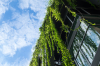 Label Bâtiment frugal bordelais – Un immeuble avec un toit végétalisé