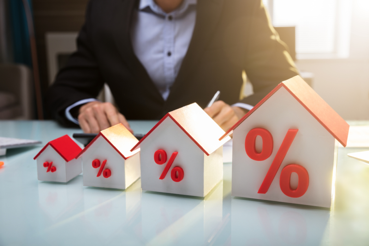 taux de crédit immobilier nouvelle aquitaine – des maisons de différentes tailles alignées et affublées d’un pourcentage
